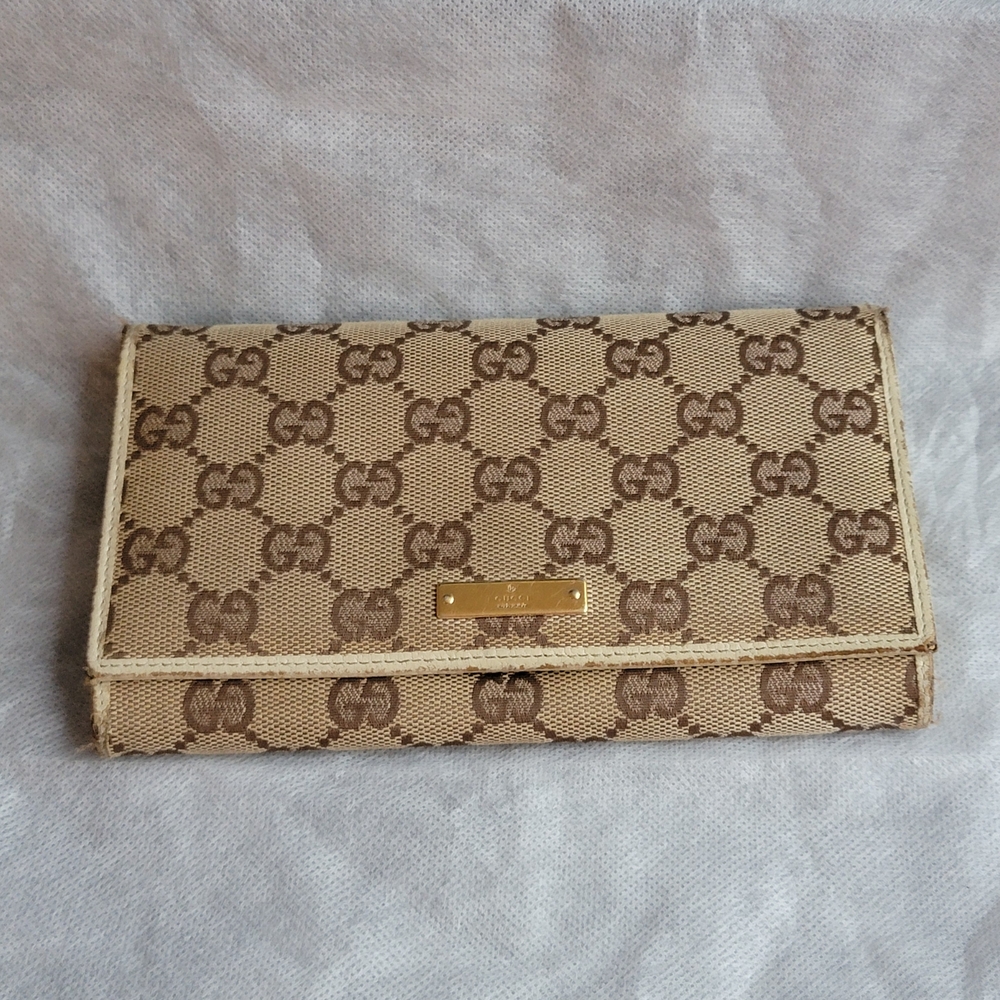 Gucci Tan Monogram Clutch With Kiss Lock - Picture 1 of 15